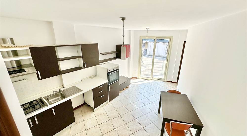 Zona giorno con cucina a vista