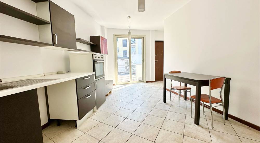 Zona giorno con cucina a vista