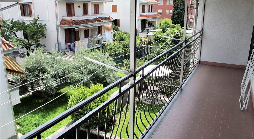 Balcone con vista giardini