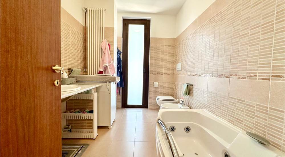 Bagno con vasca idromassaggio