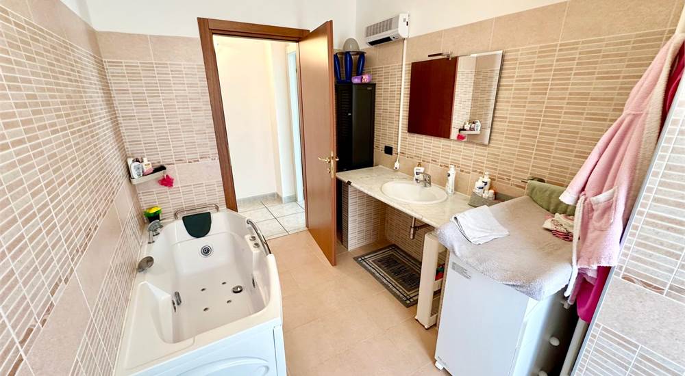 Bagno con vasca idromassaggio