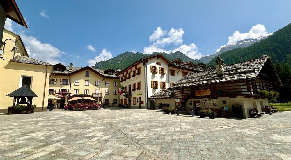 Piazza Gressoney La Trinitè