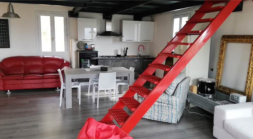 Soggiorno con cucina a vista